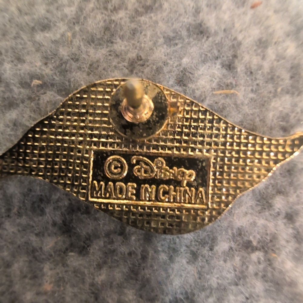 Disney Cruise Line Logo Pin Mickey Mouse Red Gold Wave Enamel Trading Pin - Picture 4 of 4